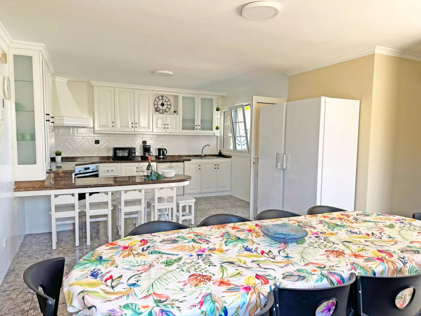 Villa "Esmeralda" mit Garten, Grill und Terrasse-Binnen