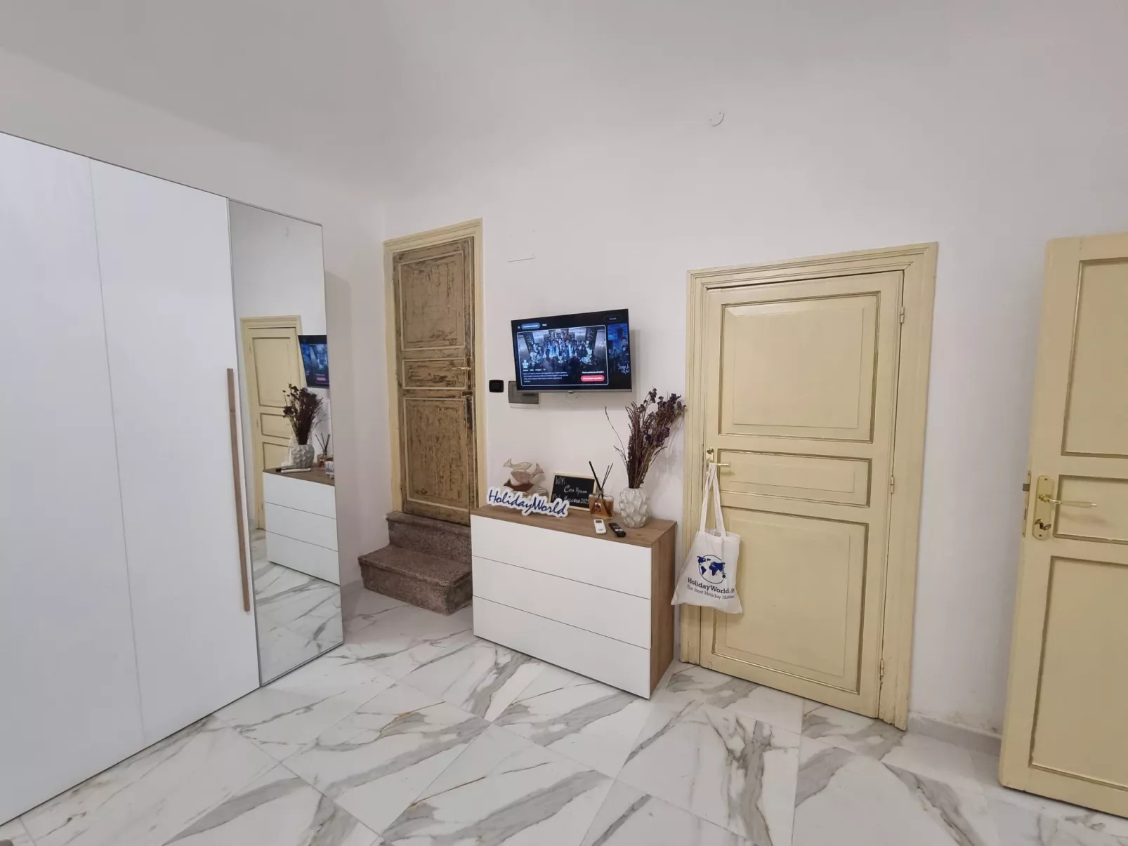 Donna Lidia von Holiday World-Image-tags.info