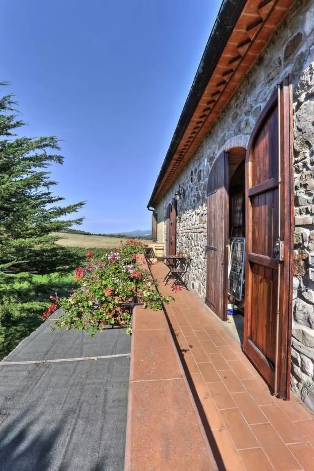 In Pomarance mit Großem gemeinsamem Pool-Image-tags.info