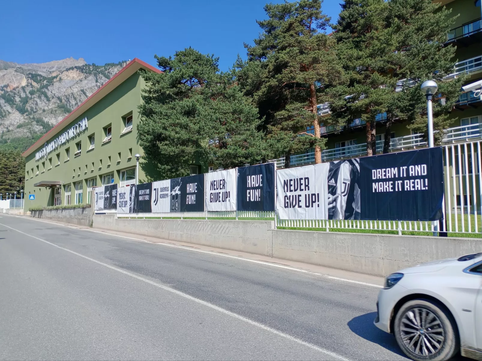 Mit Bergblick-Buiten