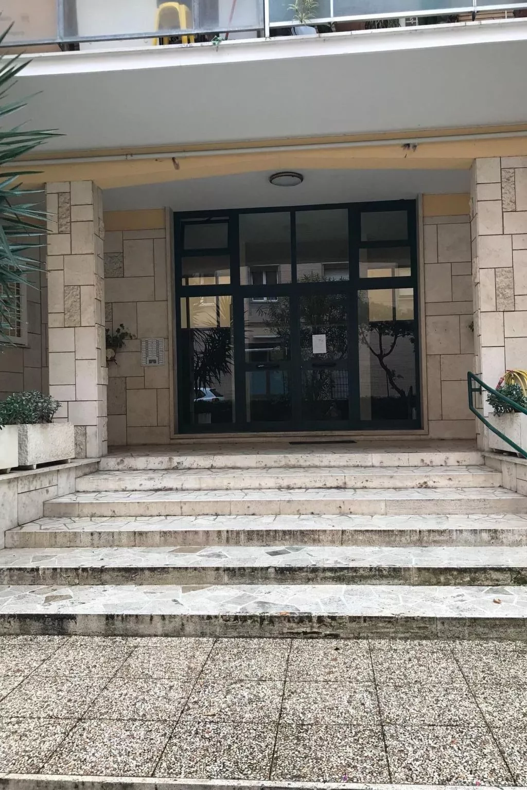 "AzzuRomare-Image-tags.info