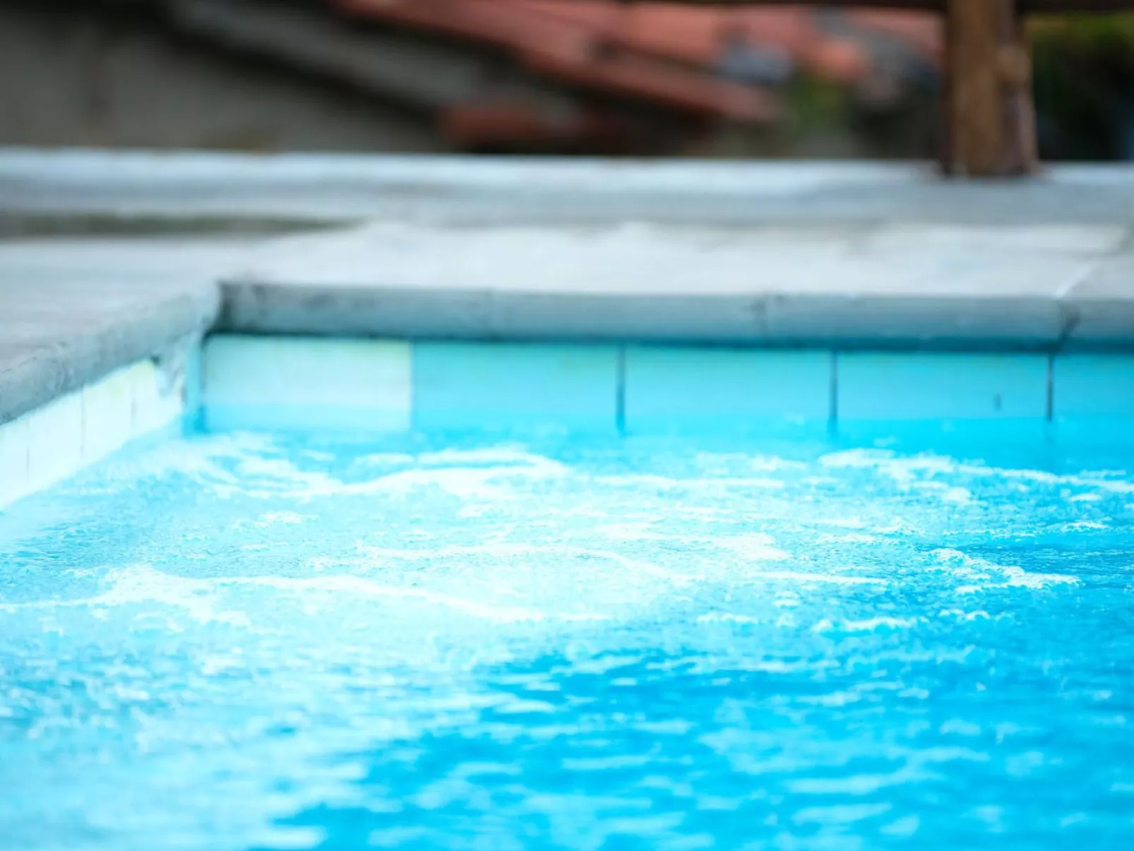 Haus inmitten der Natur mit Schwimmbad-Buiten