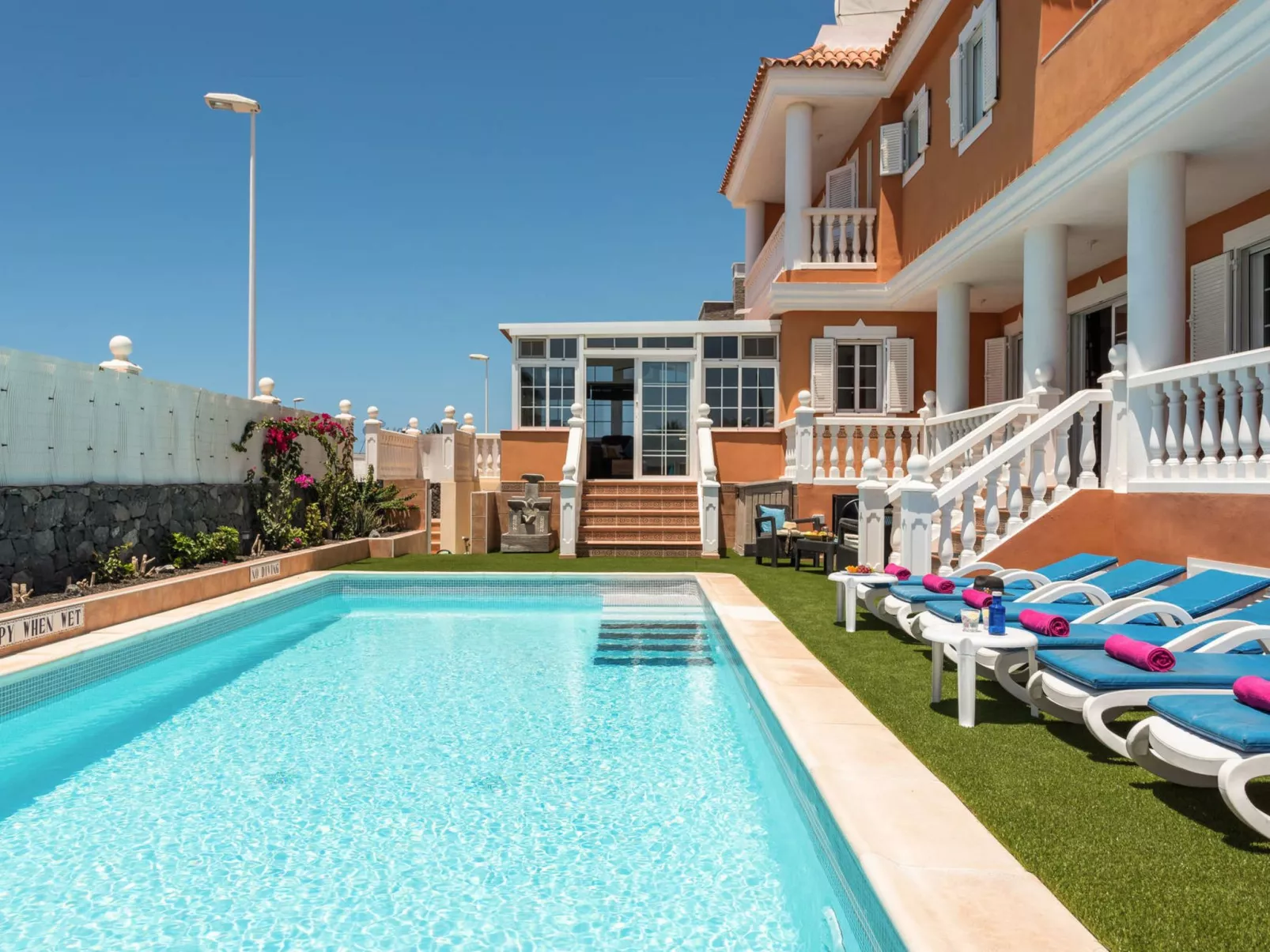 Villa Naranja mit beheiztem Pool und Meerblick-Buiten