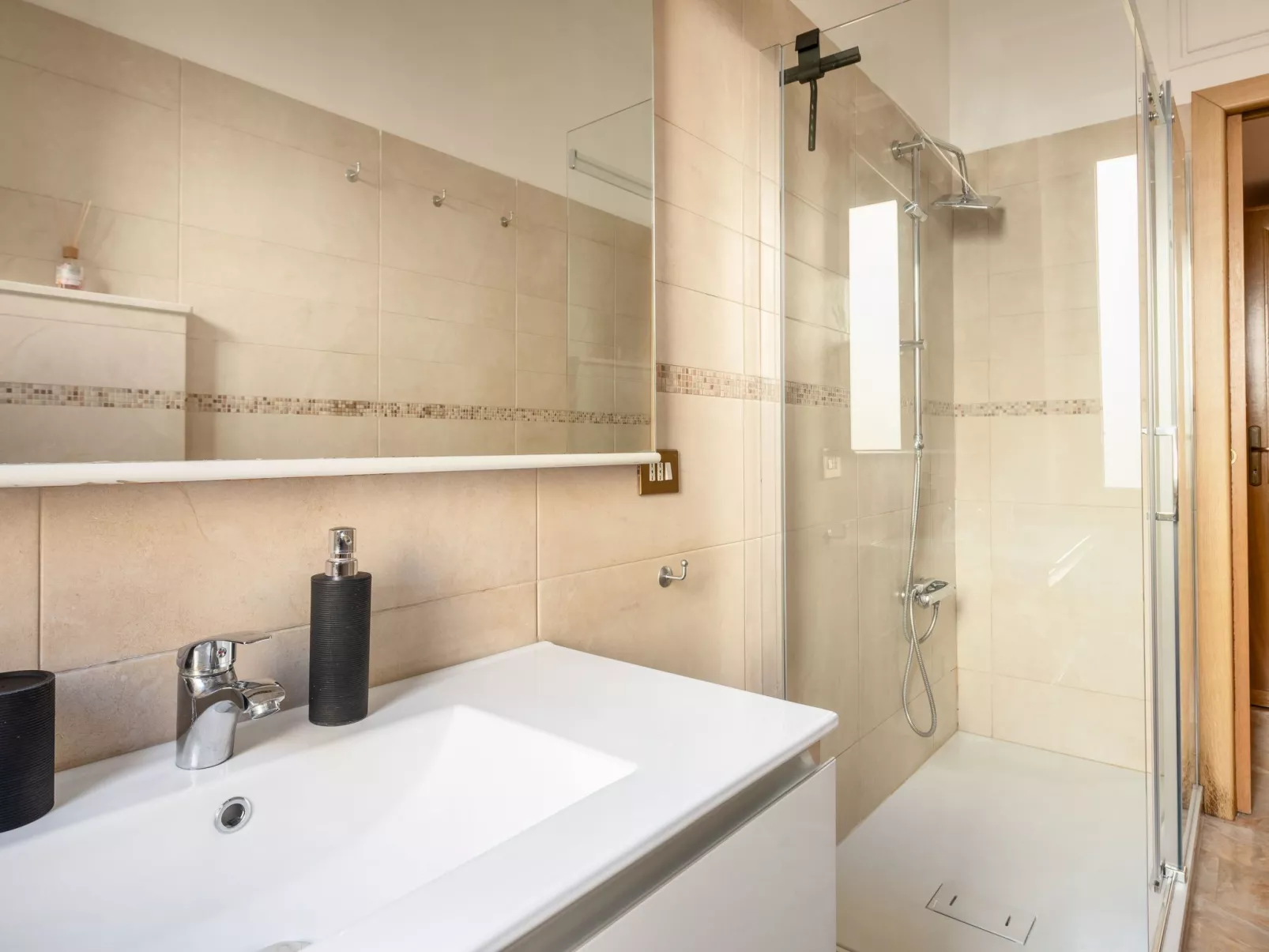 Wohnung27. AC Wi-Fi Metro, Geräumig, S. Giovanni-Binnen