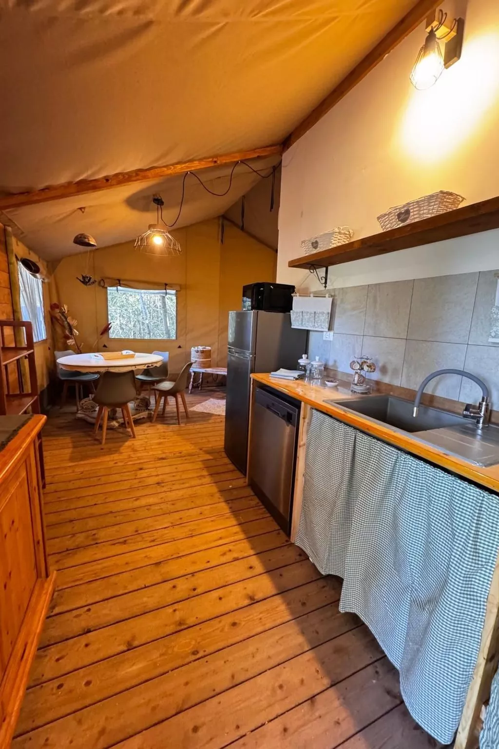 Familienzelt" Nachlass-Binnen