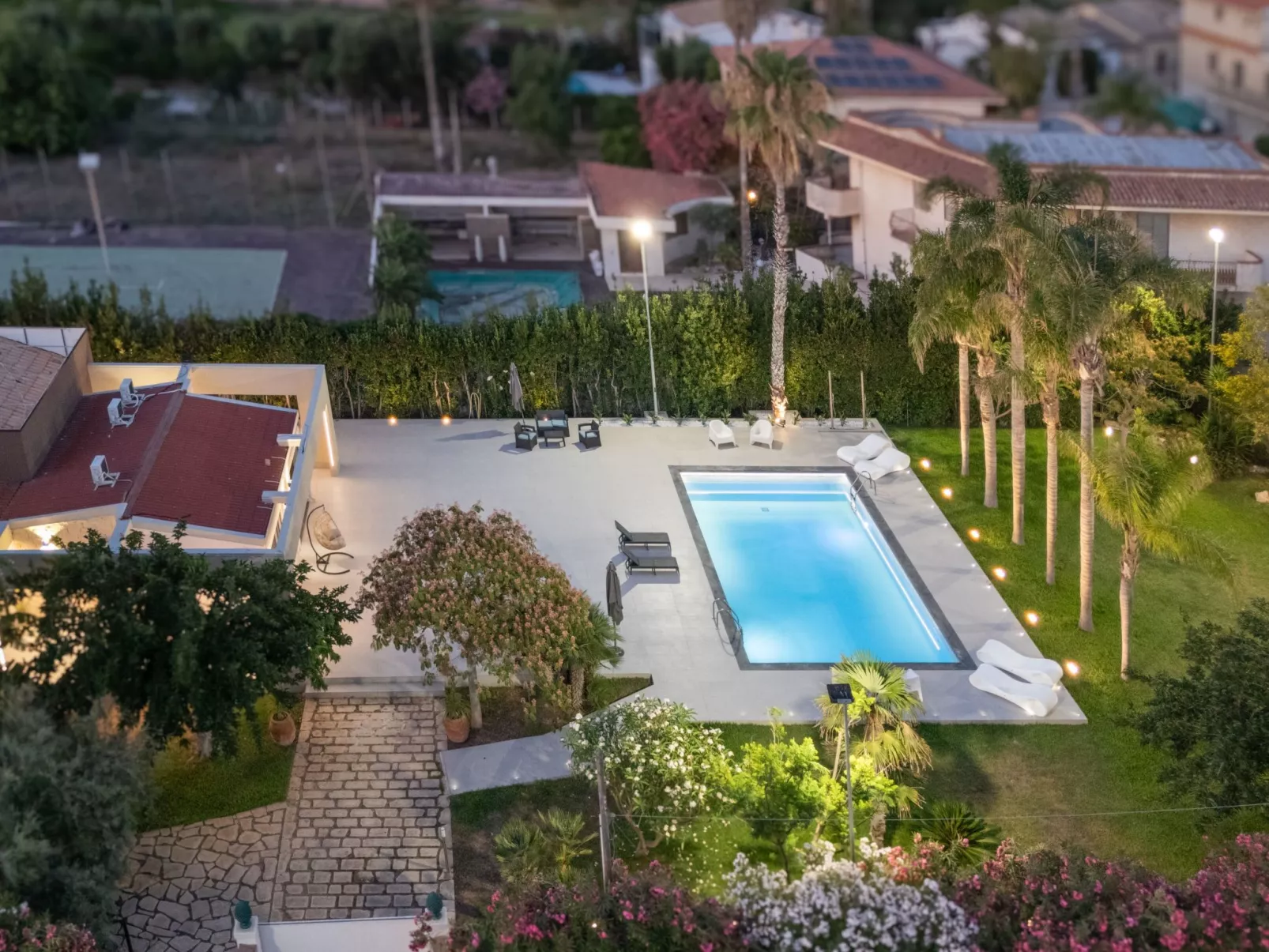 Nereide, Luxusvilla mit Pool am Meer-Image-tags.info