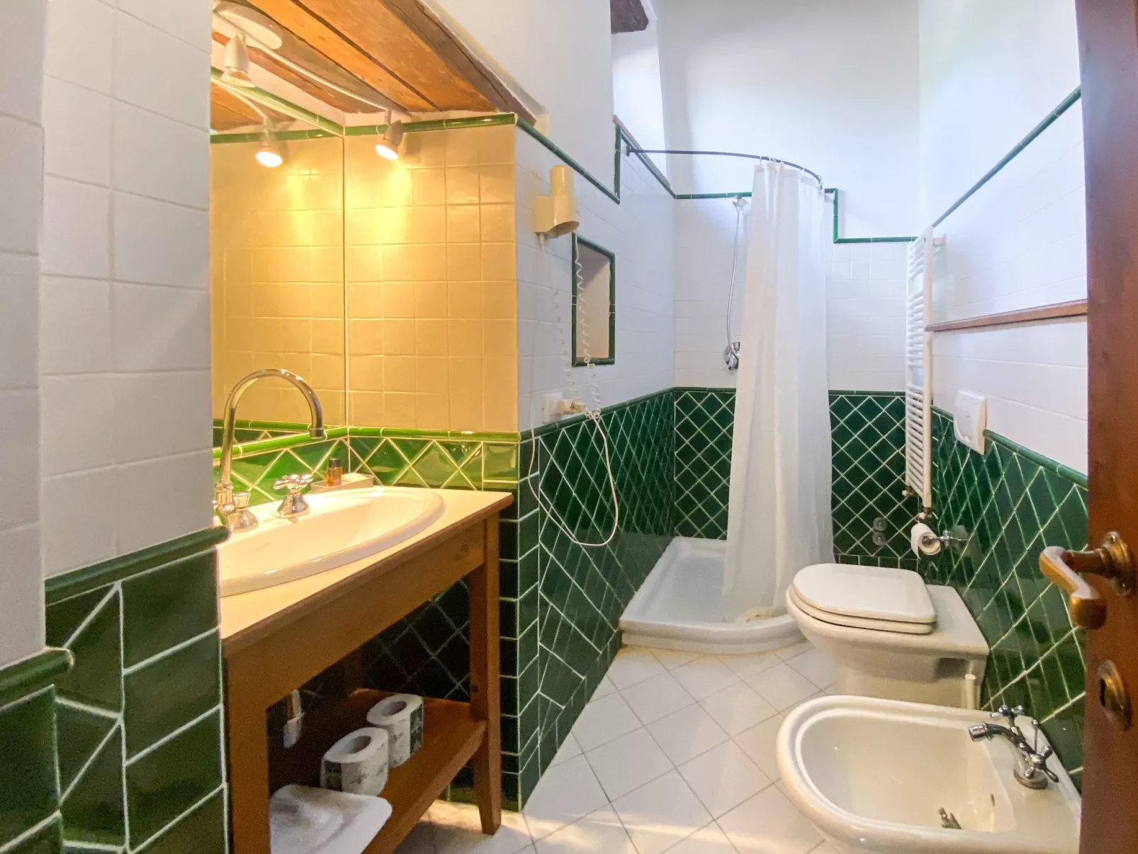 Sage' Anwesen mit Gemeinschaftspool-Binnen