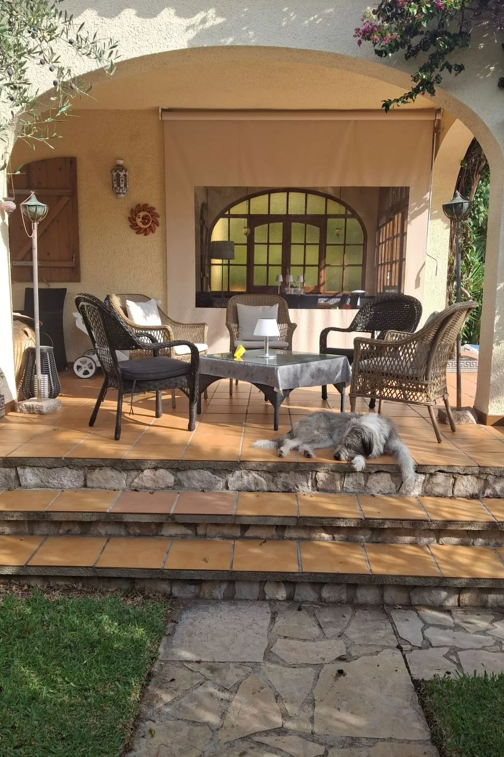 Mit Pool am Meer-Buiten