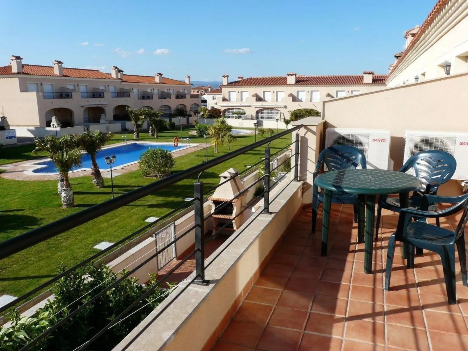 Entspannendes Haus in der Nähe des Meeres. Klimatisiert. Parkplatz-Buiten