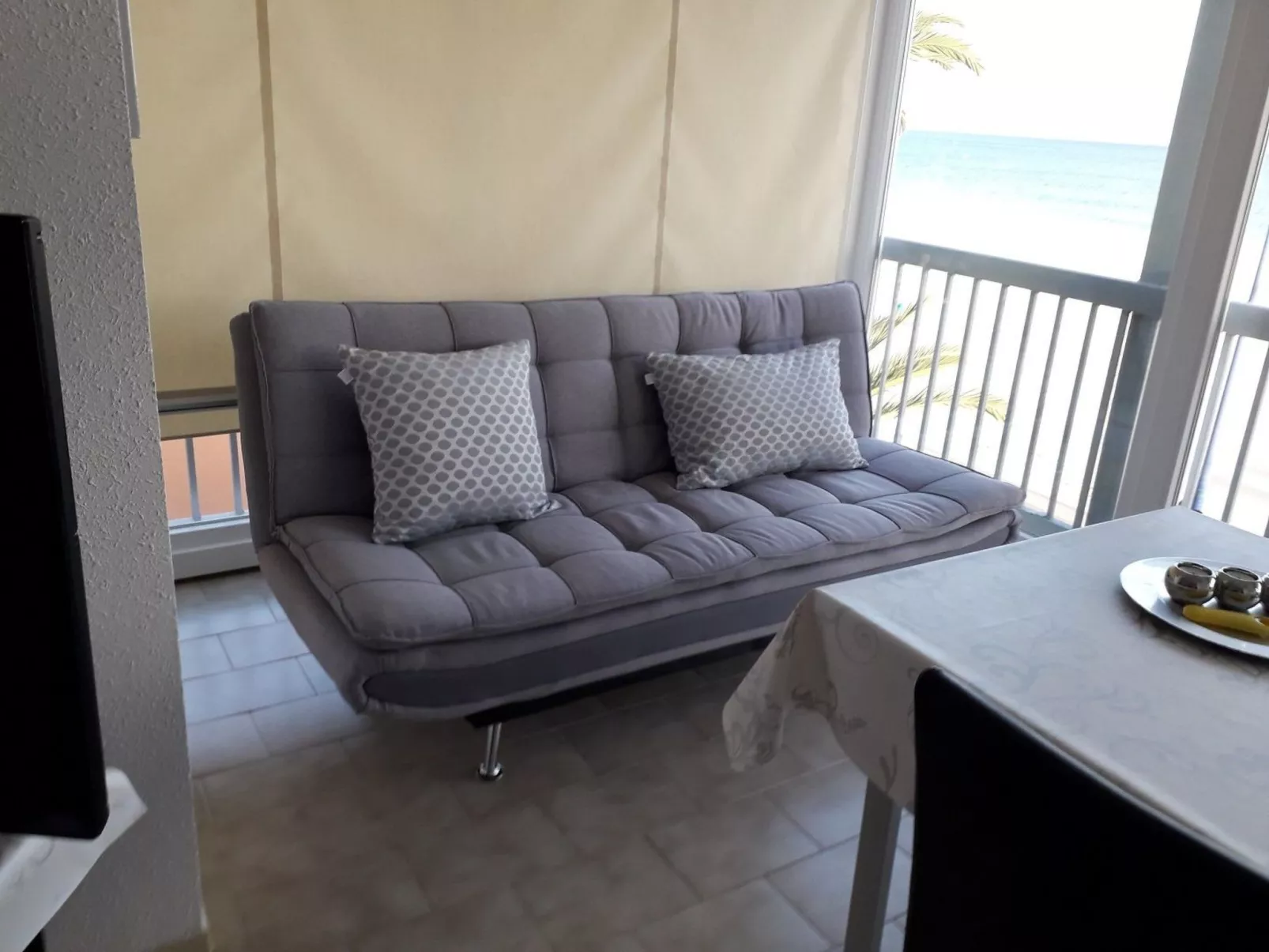 Esmeralda-Image-tags.info