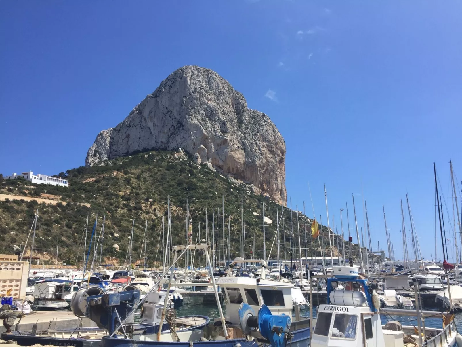 Mit privatem Pool und Meerblick-Buiten