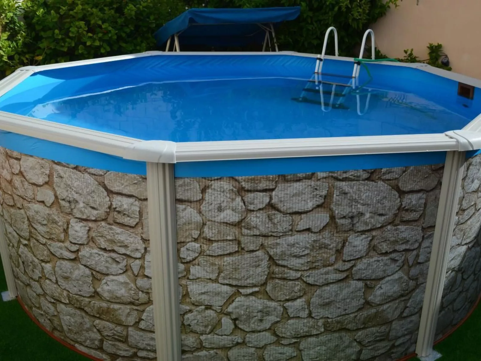 Wohnung mit Terrasse und privatem Pool-Buiten