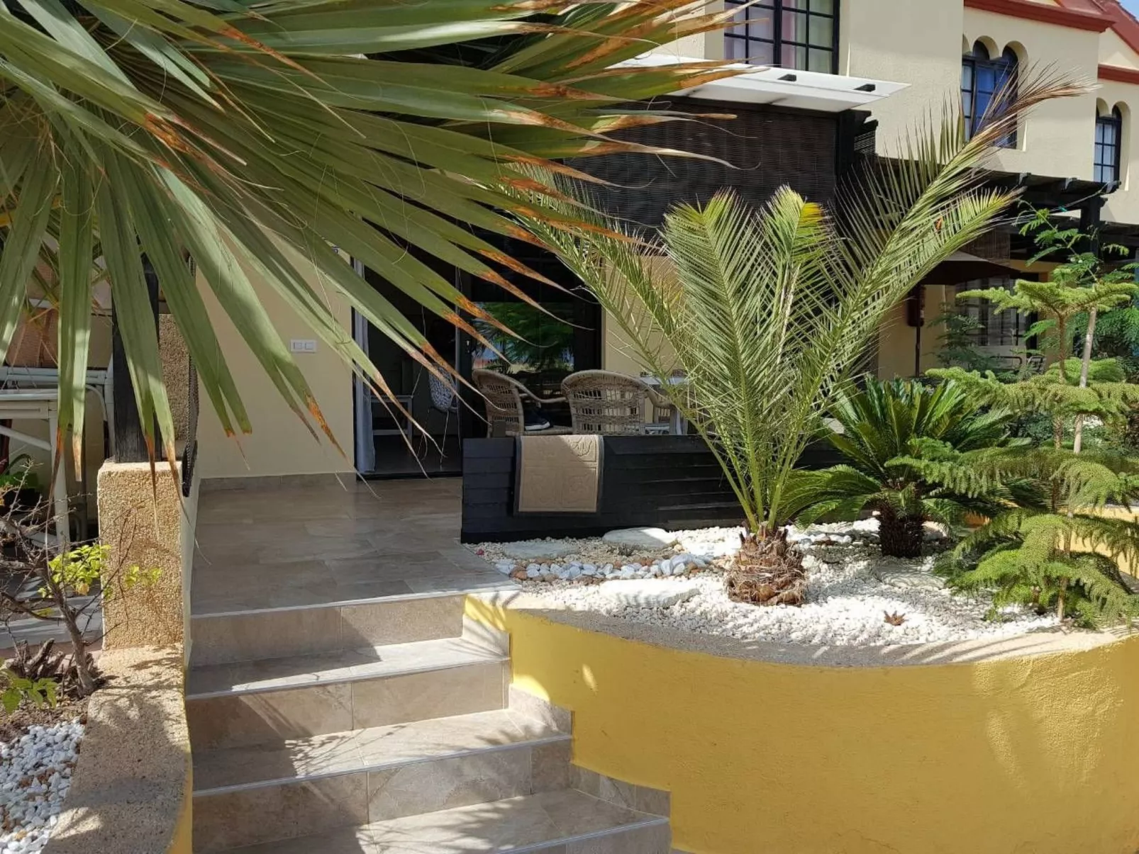 Komfortable Wohnung, Wifi, am Pool-Buiten