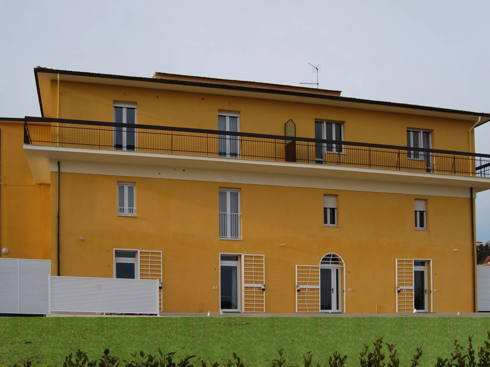 Residenz Borgo Offida mit großem Garten-Buiten