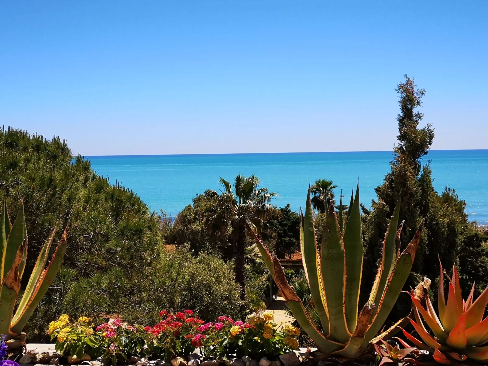 Mit grosser Terrasse direkt am Meer-Buiten