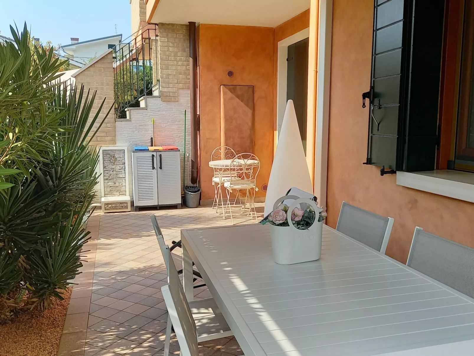 Stilvoller und gemütlicher Mini mit Garage-Binnen