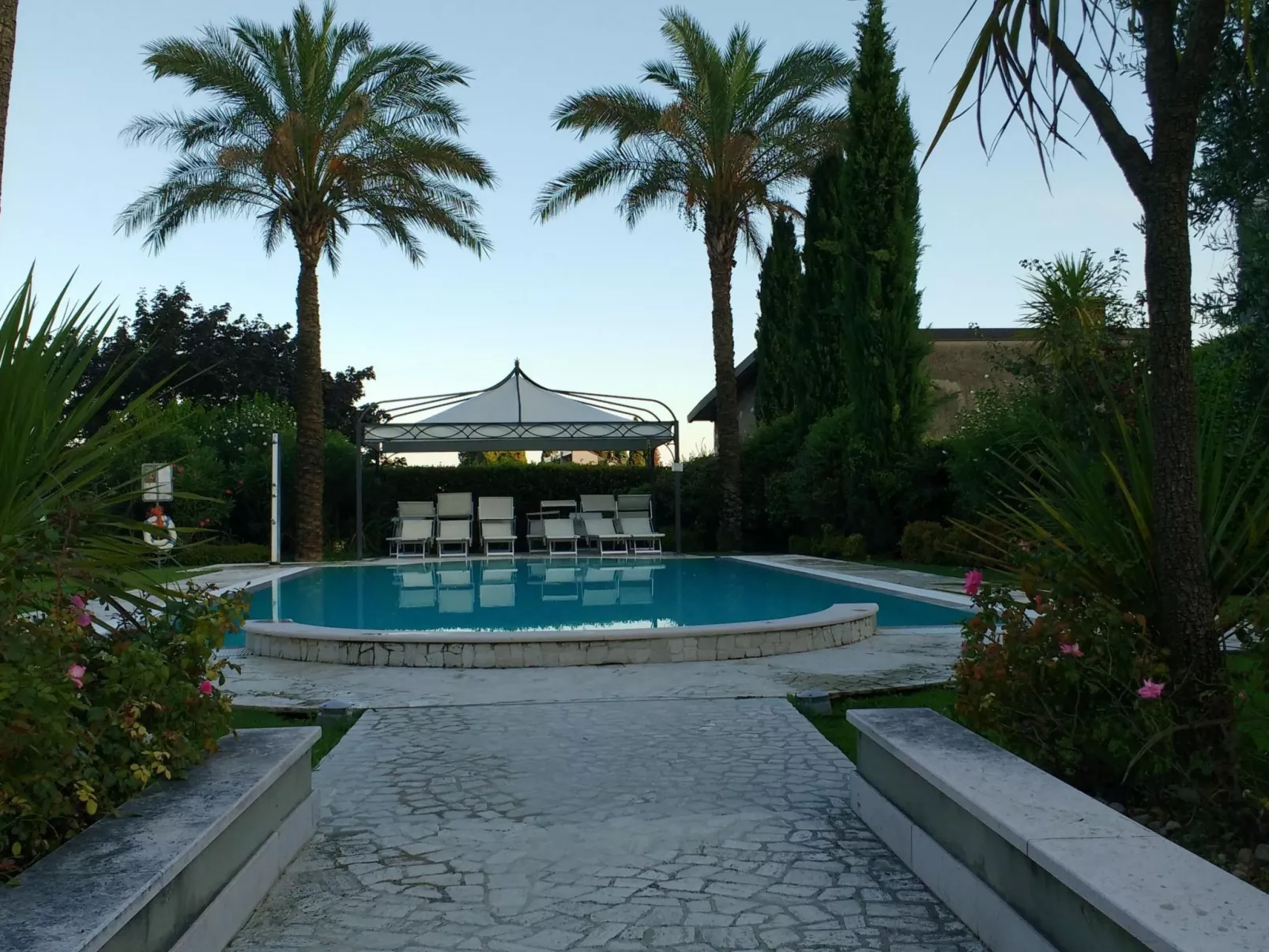 Stilvolle Wohnung in Toscolano Maderno-Buiten