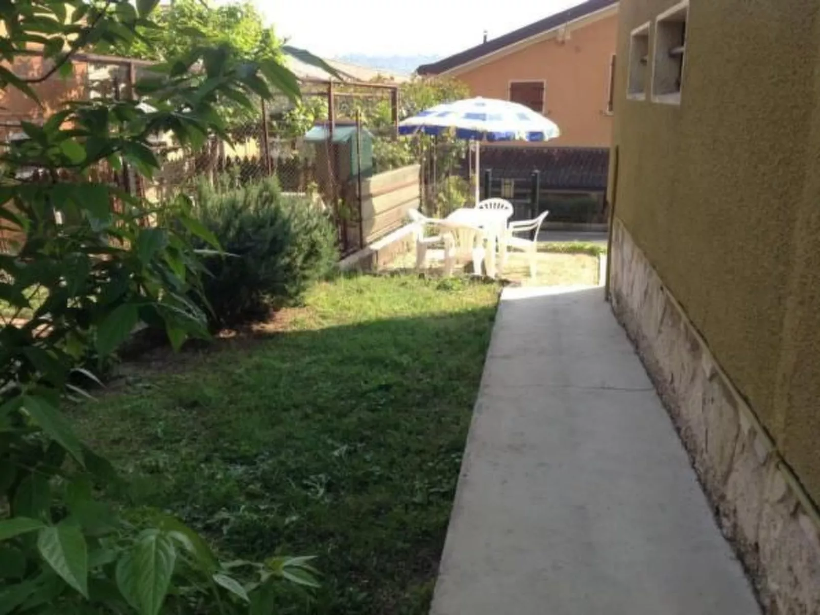 In Salò mit Grill, Terrasse und Garten-Buiten