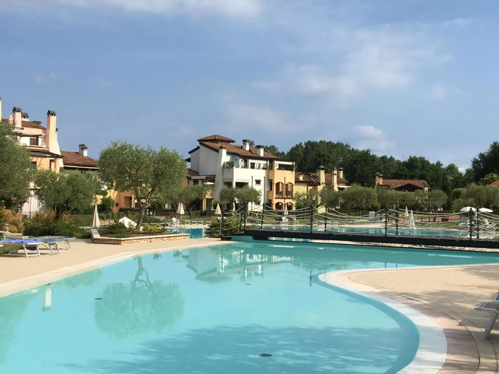 Wohnung im Resort mit großes Schwimmbad und Sportbereich-Buiten
