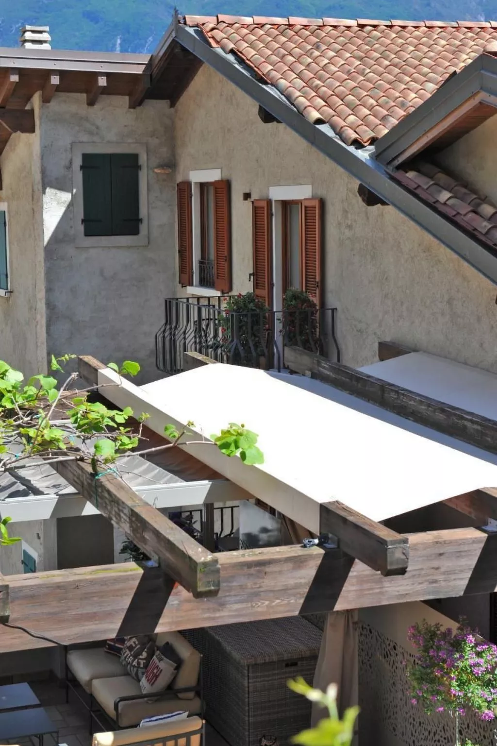 Große Wohnung in Limone Sul Garda mit Terrasse und Garten und Nah am Strand-Buiten