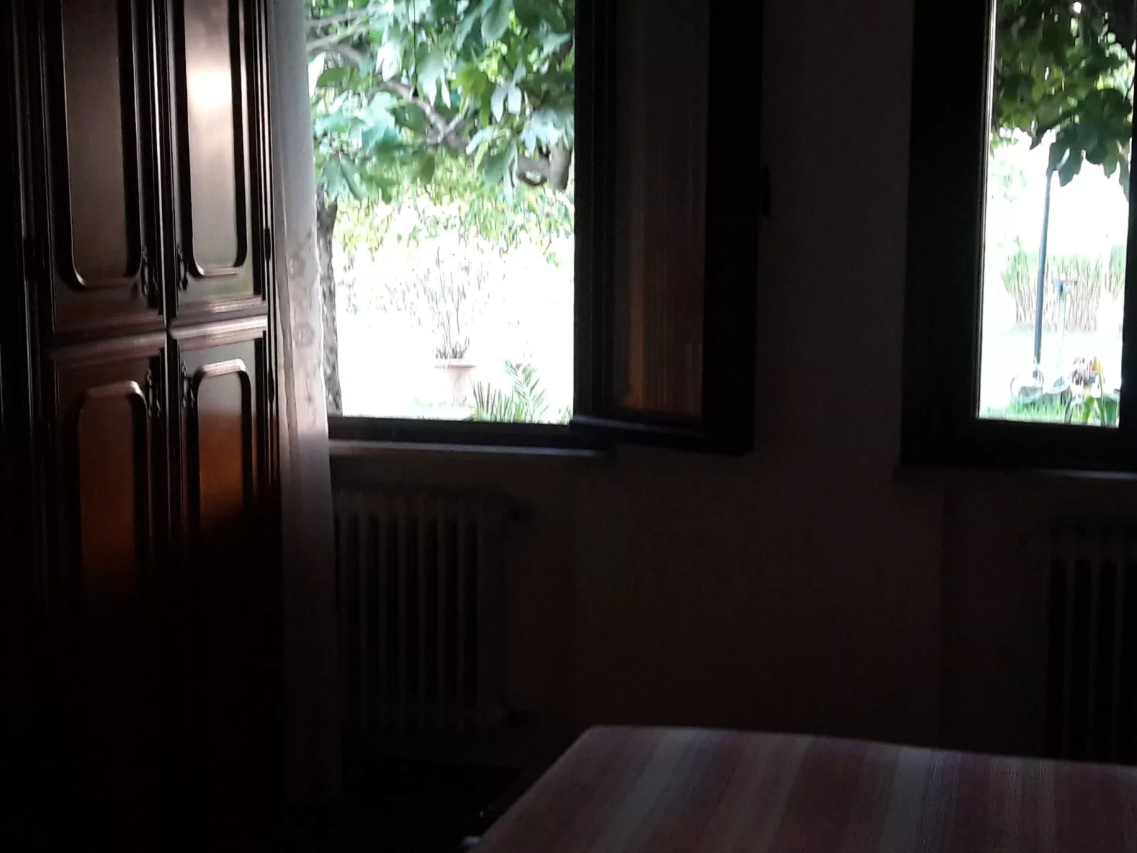 Auf einem ummauerten Grundstück-Image-tags.info