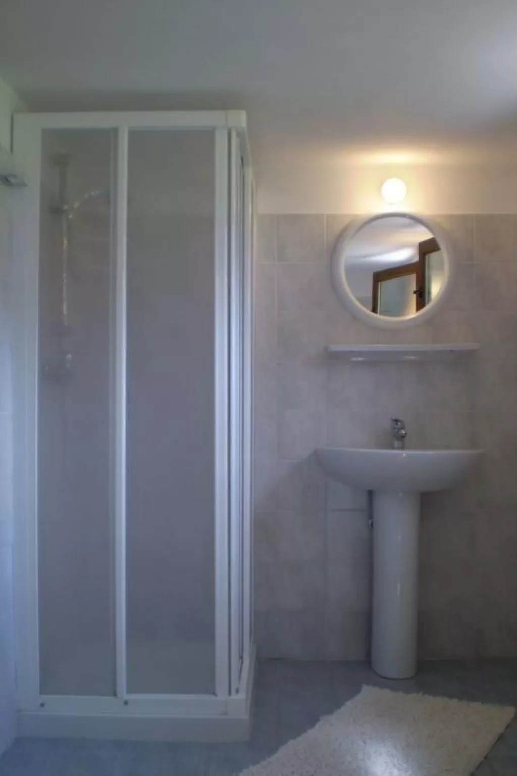 Freistehendes Haus mit Veranda mit Seeblick-Binnen