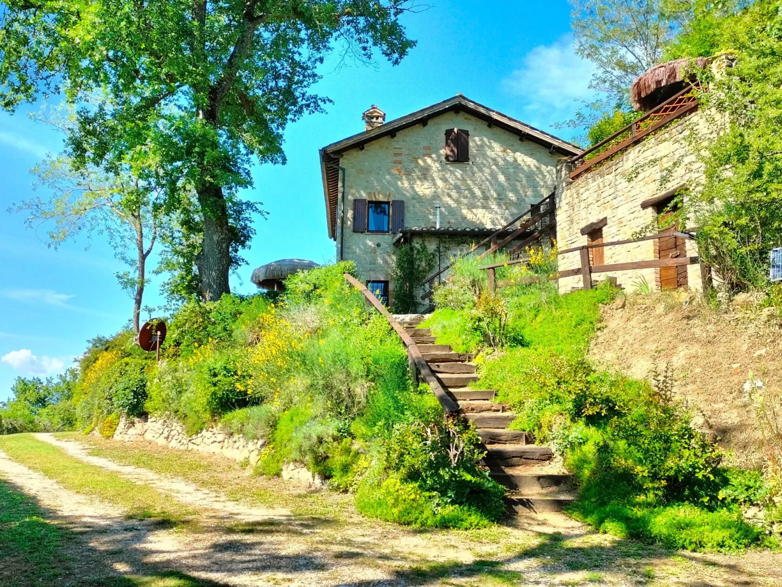 Charmantes Bauernhaus in Penna San Giovanni-Buiten
