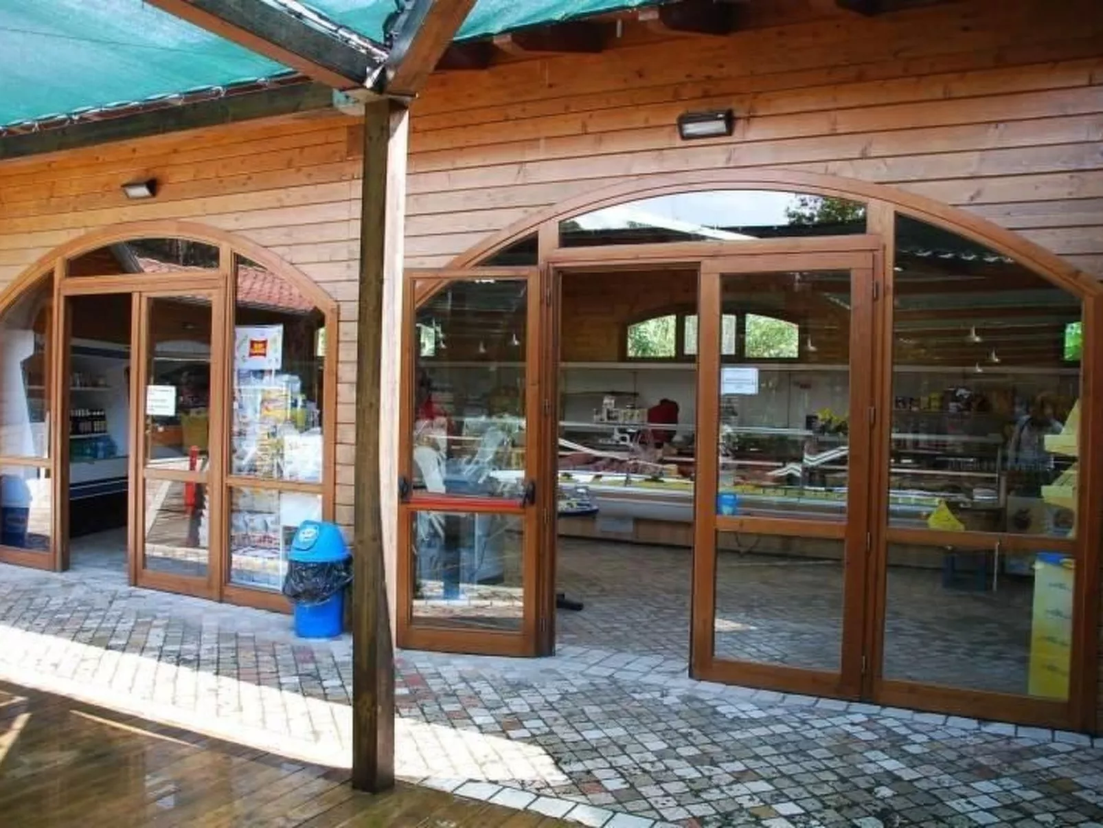 Mobilheim auf einem Campingplatz in der Nähe des Meeres, Pisa,-Image-tags.info