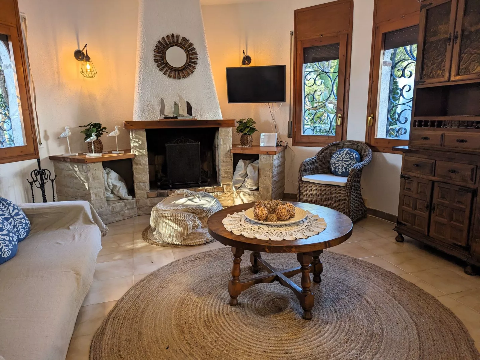 Villa mit einem Nebengebäude auf weitläufigem Garten in Strandnähe-Image-tags.info