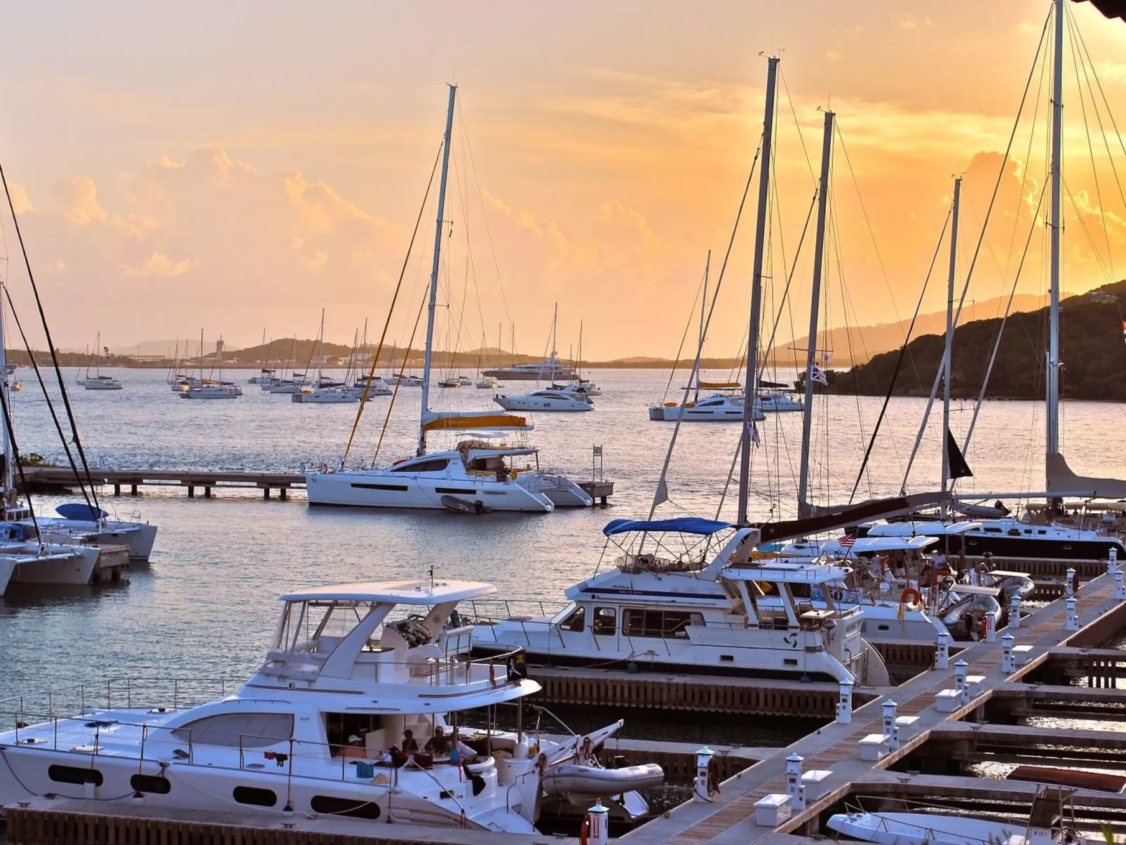 Strandnahes Ferienhaus Hibiscus mit privatem Pool-Buiten