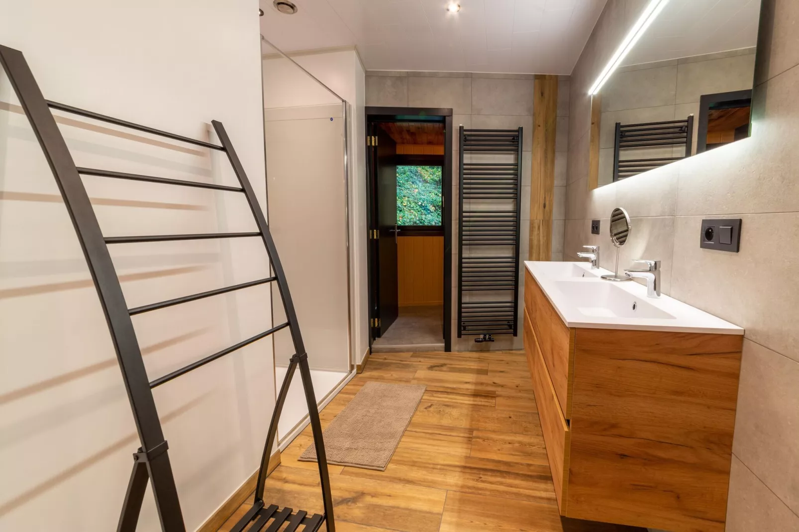 Magnifique habitation pour 9 adultes avec bain nordique et salle de jeux-Badkamer