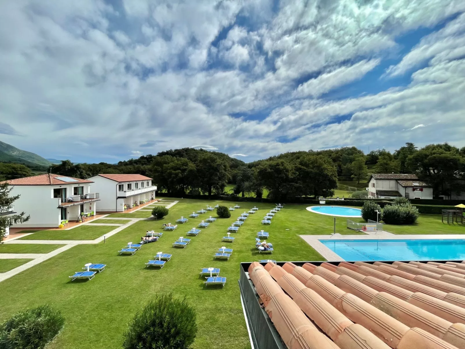 Wohnung in Costermano mit privatem Parkplatz-Buiten