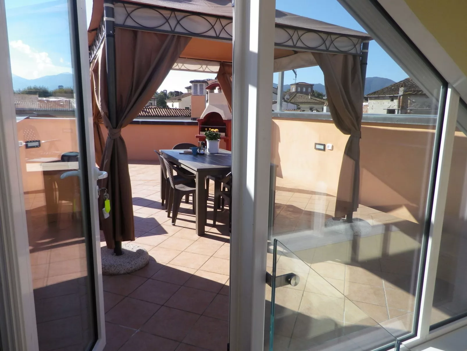 Wohnung 'La Terrazza' mit Terrasse-Buiten