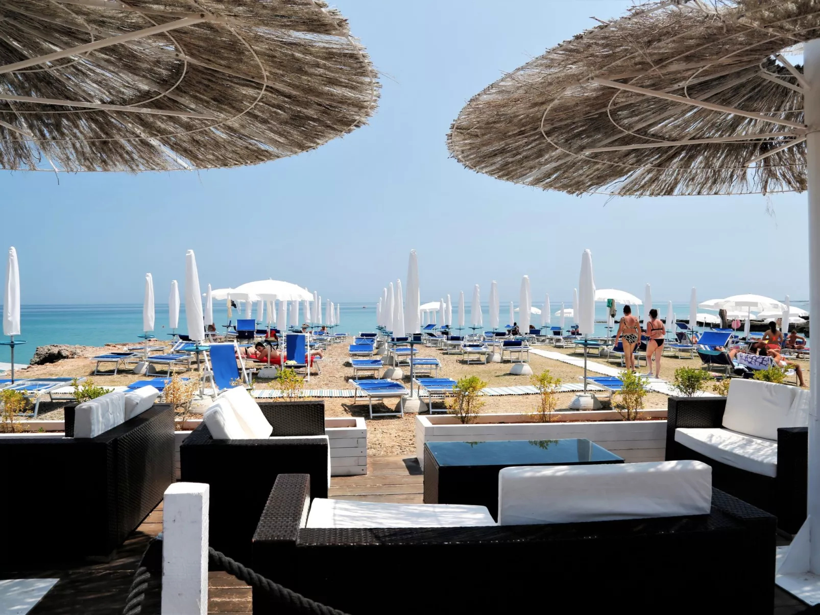 Flacher Rasen links-Buiten