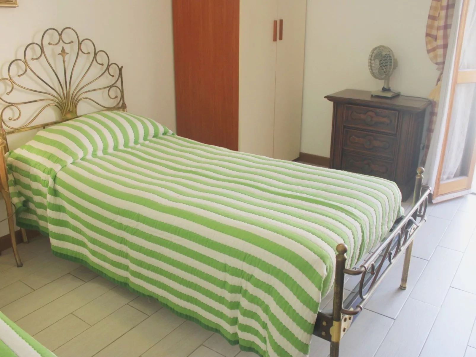 Sehr zentral mit Parkmöglichkeit-Binnen