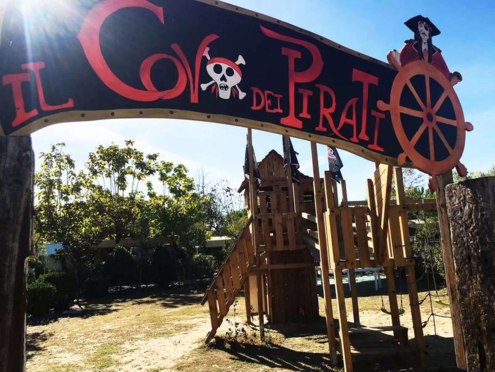 Mobilheim auf einem Campingplatz in der Nähe des Meeres und Pisa-Buiten