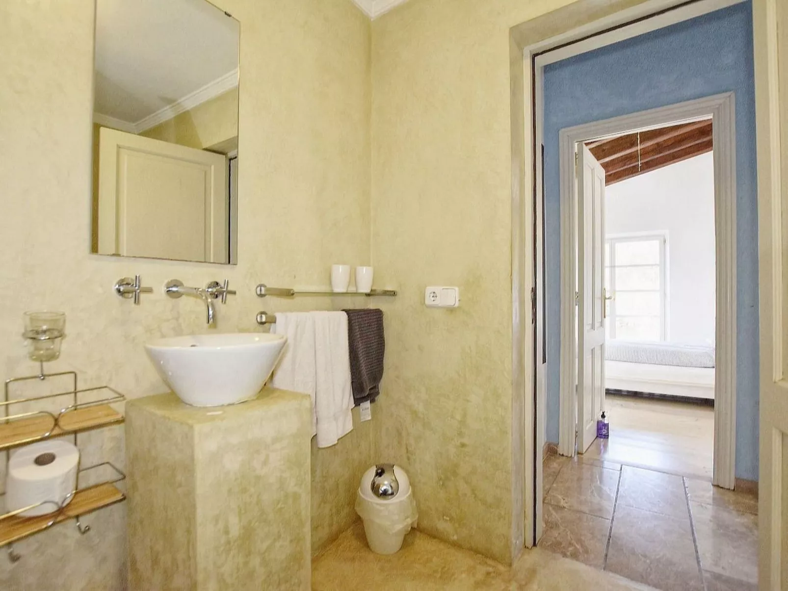 Ibizenkisches Haus mit Pool und Beachvolley-Blick-Image-tags.info