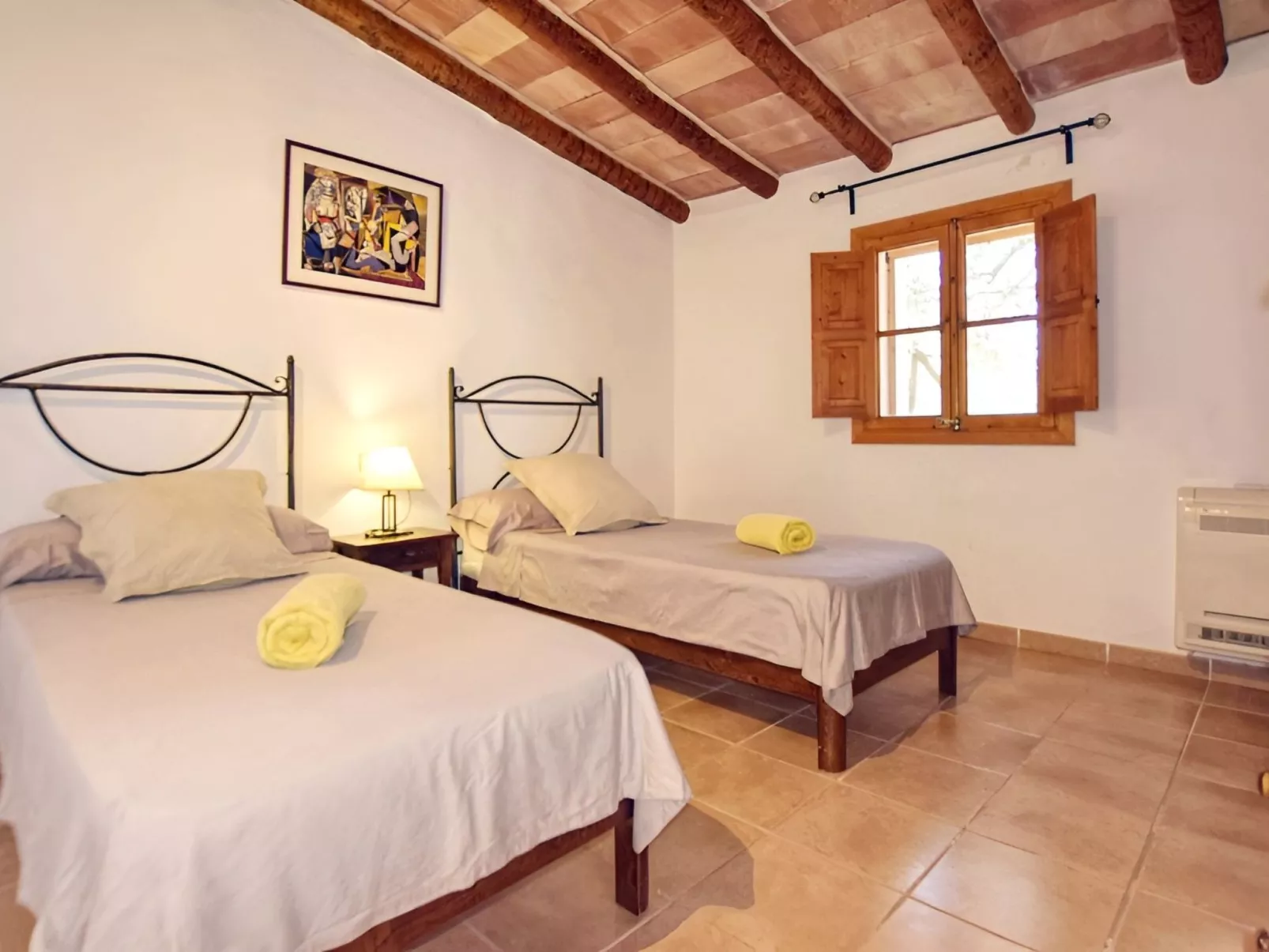 Finca mit Bergblick, Schwimmbad und Klimaanlage.-Binnen