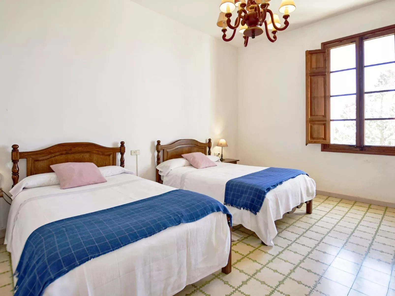 Großes Landhaus mit Schwimmbad in Meeresnähe-Image-tags.info