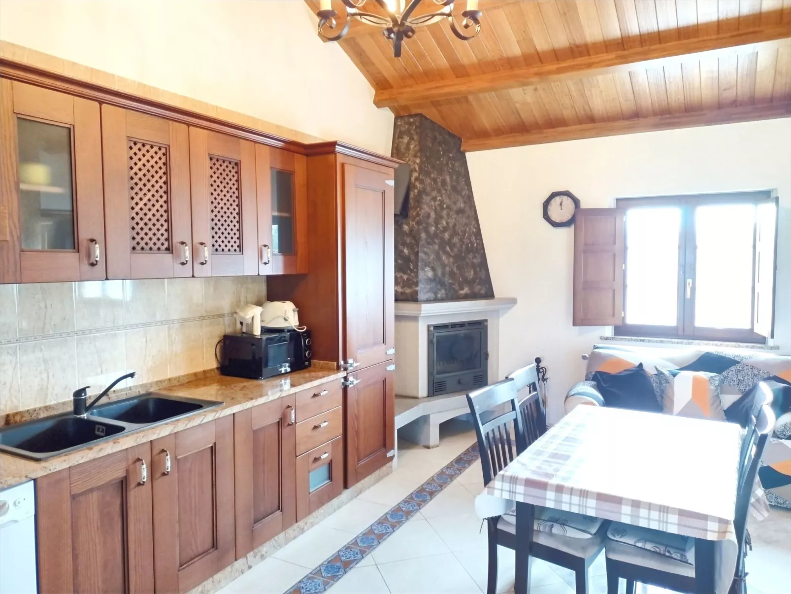 Unterkunft mit Aussicht in "Apartamentos Navalin".