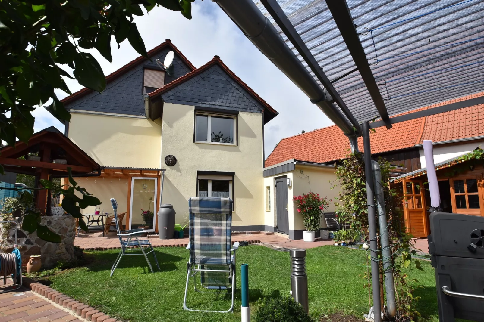 Veckenstedt-Buitenkant zomer