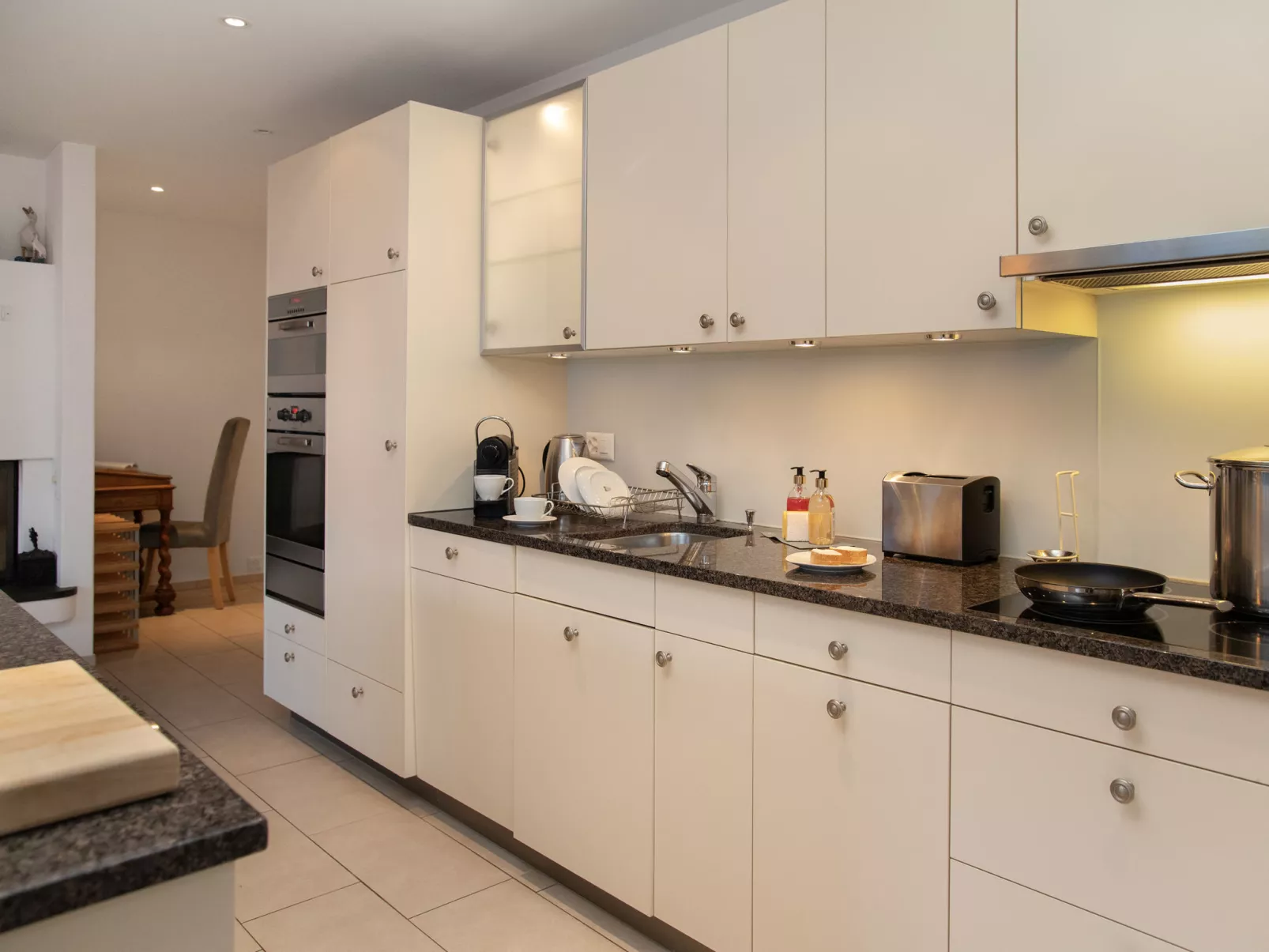 Bella Vista Apt. No. 10-Binnen