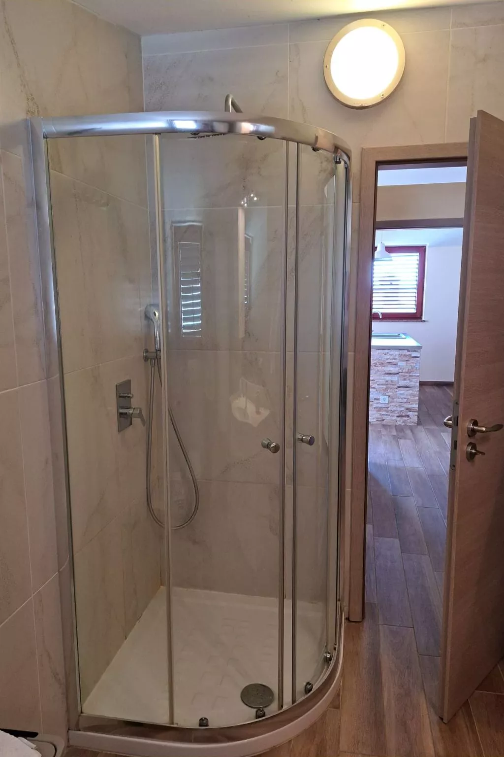 Apartment mit drei Schlafzimmern und Meerblick-Binnen