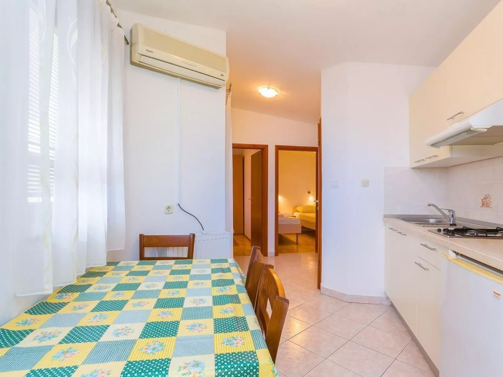 Für 4 Personen ca. 35 m&sup2; in Medulin, Istrien (Medulin und Umgebung)-Image-tags.info