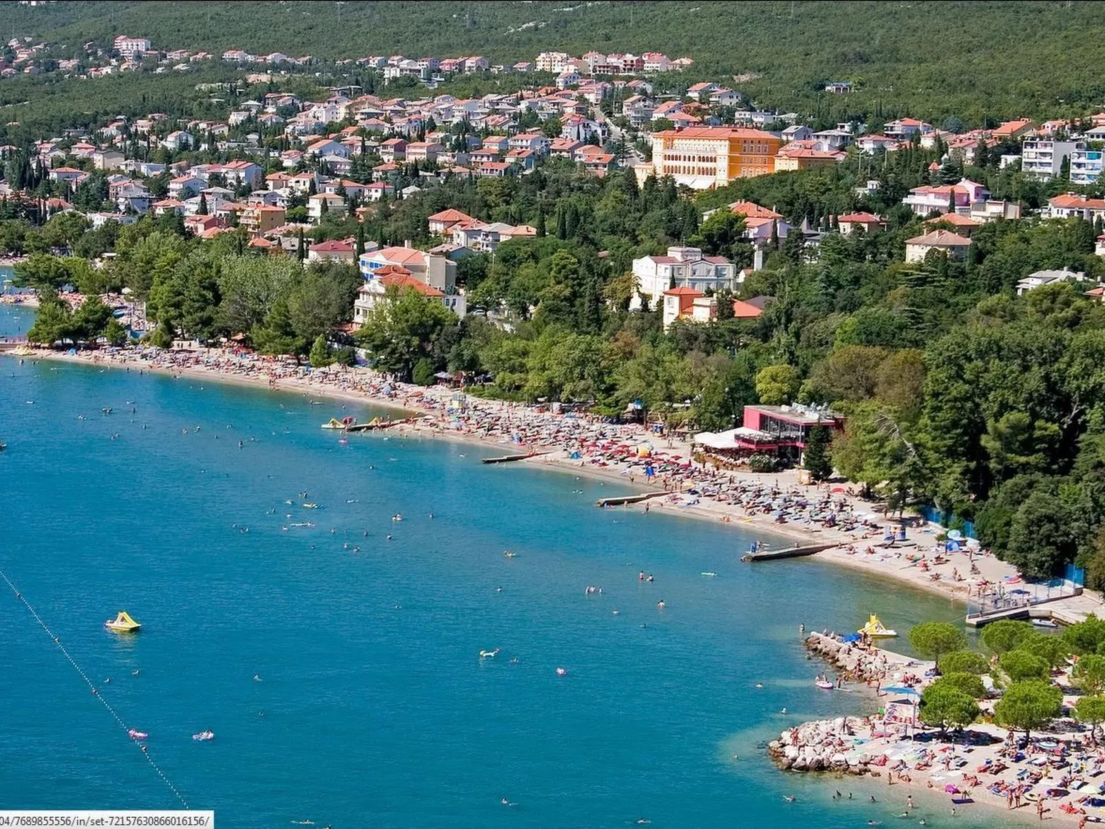 Schönes Appartement mit Terrasse-Buiten