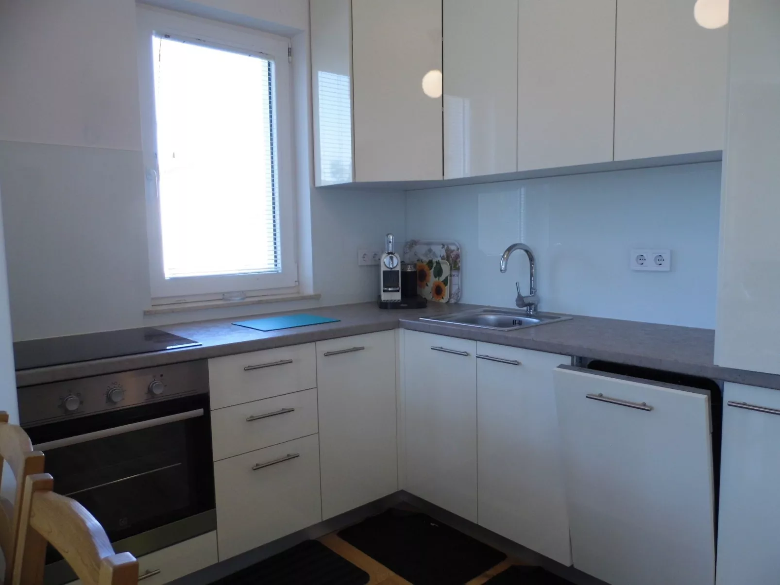 Modernes Apartment mit teilweisem Meerblick-Binnen