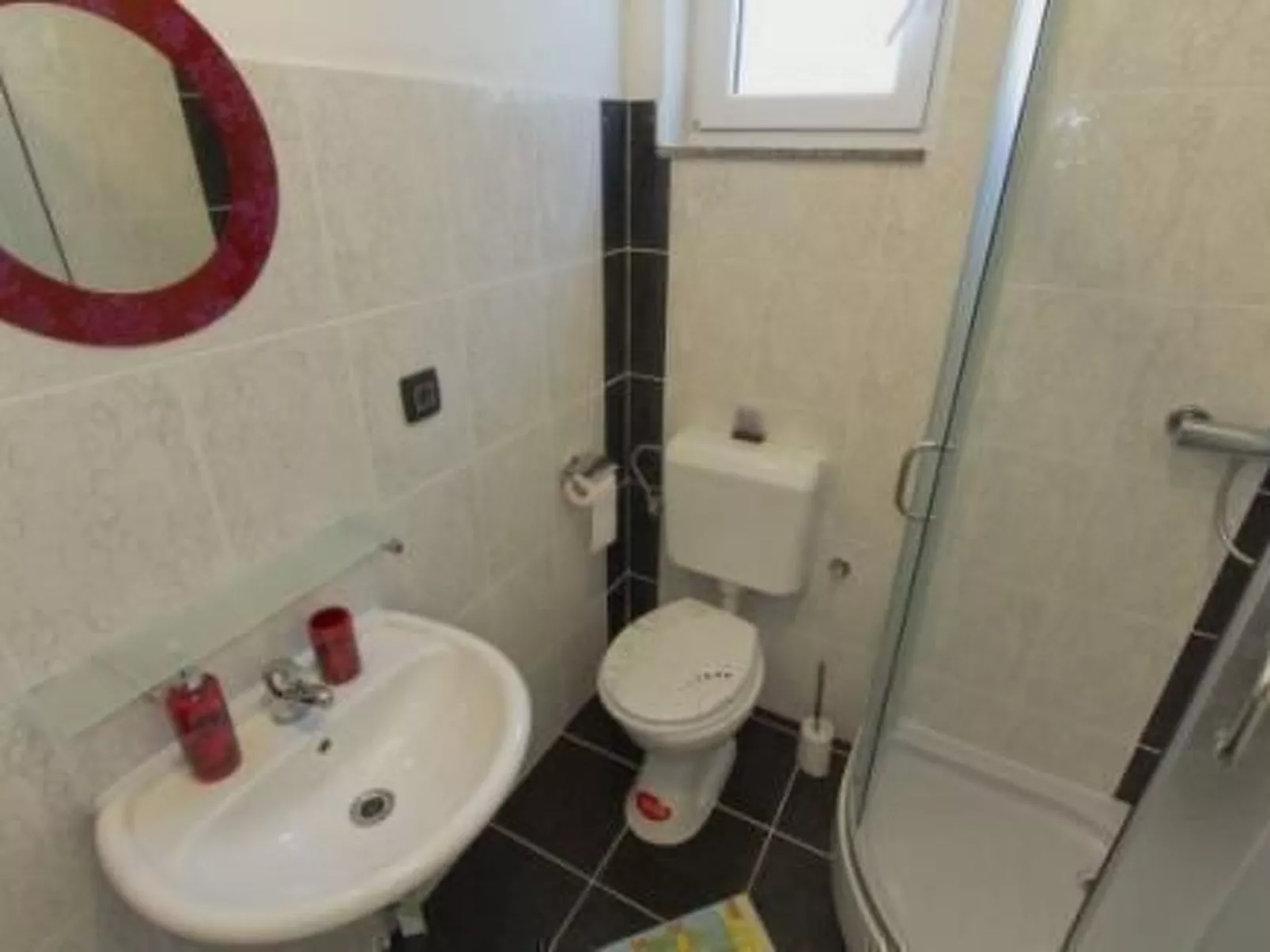 Großes Ferienhaus mit eigenem Pool und Terrasse-Binnen