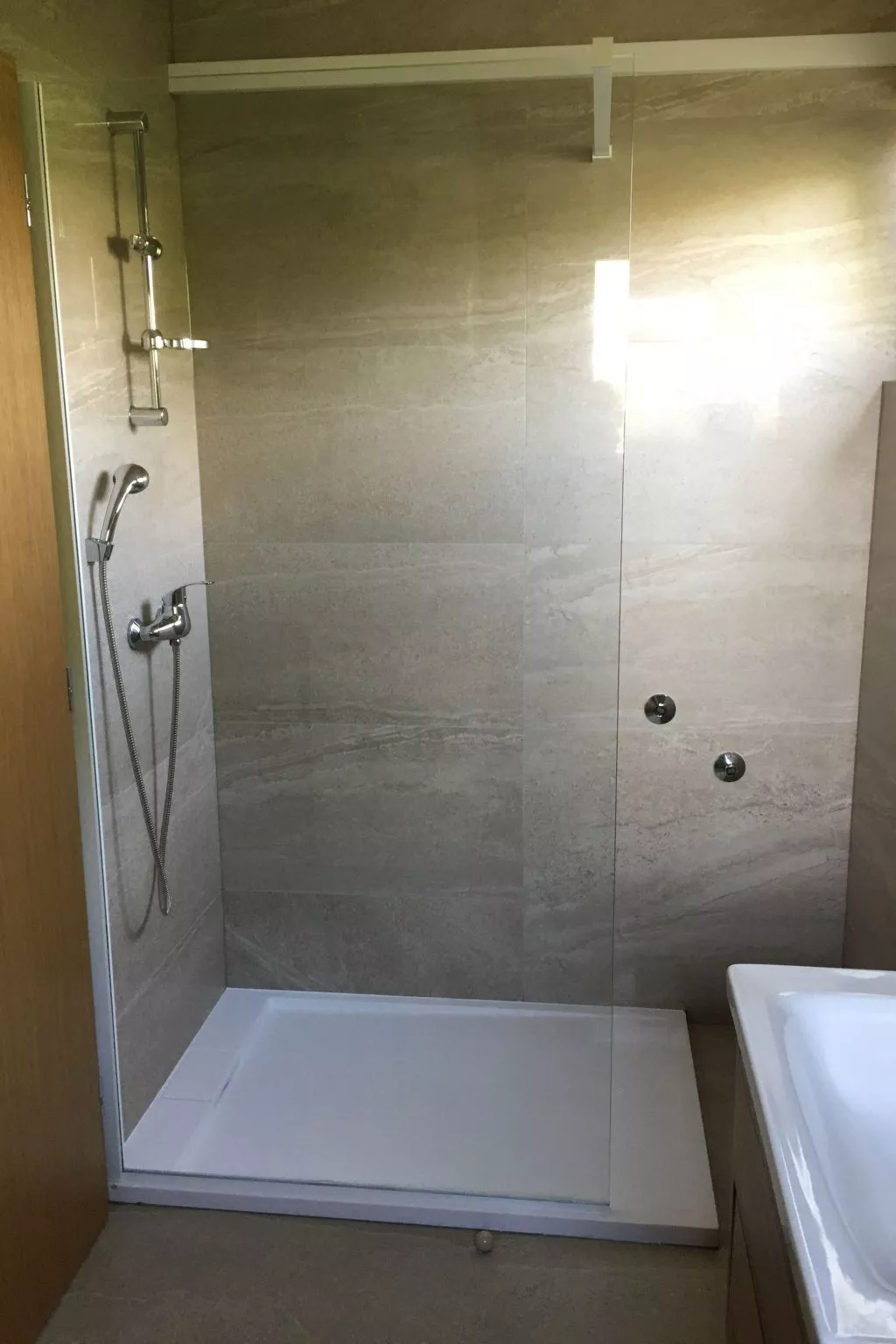 Schöne moderne und voll ausgestattete Wohnung.-Binnen