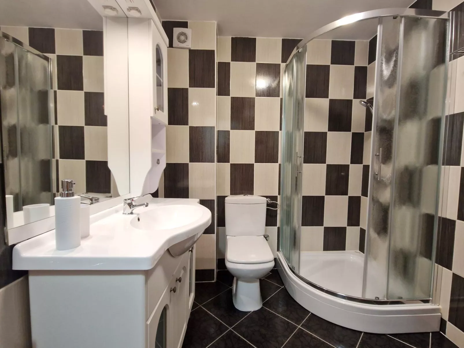 Modern eingerichtete Apartment für 4 Personen ideal für Famillien mit Kinder im-Binnen