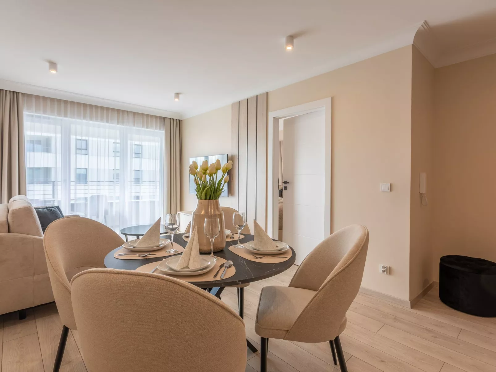 In den Sun Towers am Meer-Image-tags.info